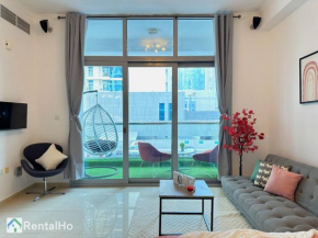 Big Studio w/ Balcony and easy access to the Beach